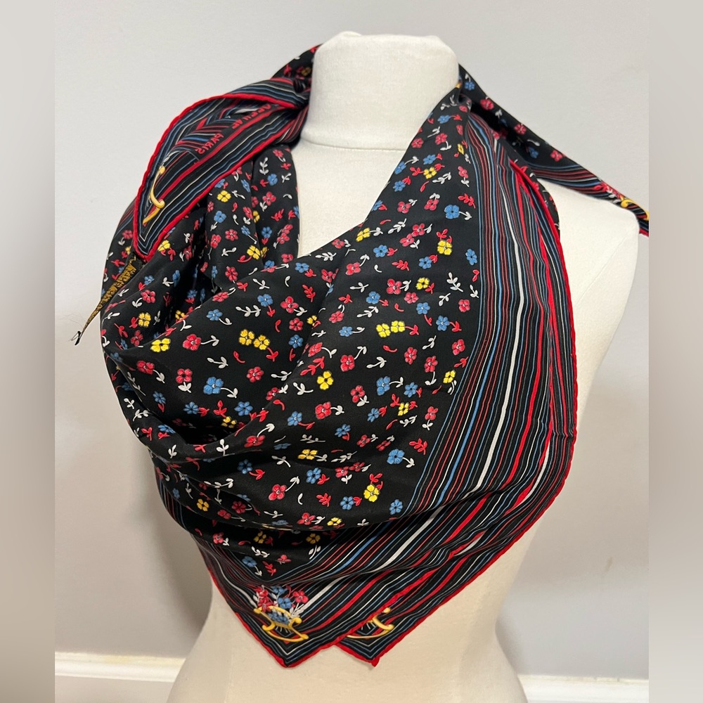 Vintage silk scarf by Celine Paris - Picture 5 of 6